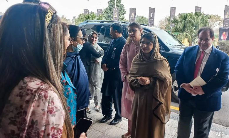 "Oprimida, feliz": Malala Yousafzai enquanto visita seu país natal, o Paquistão