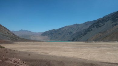 O reservatório de Yeso, no centro do Chile, durante uma seca extrema no verão 2