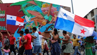 "Canal é nosso": centenas de panamenhos marcham em meio às ameaças de Trump