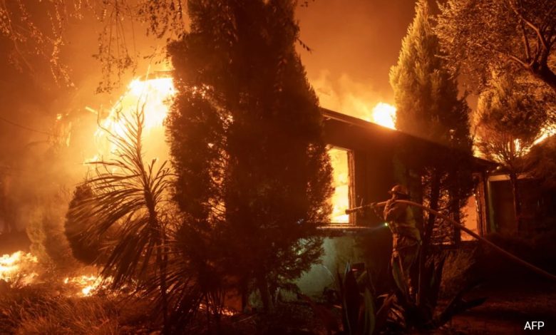 Incêndio florestal na Califórnia provoca evacuações em pânico