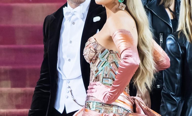 Blake Lively e Ryan Reynolds chegam à comemoração do Met Gala de 2022