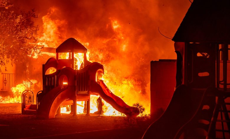 Os incêndios florestais que assolam Los Angeles estão sendo alimentados pelos ventos de Santa Ana. O que eles são?