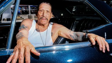 O ator Danny Trejo conhece e se destaca no salão de carros clássicos de Palmdale, CA.