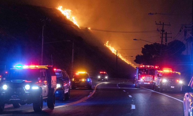 As zonas de evacuação crescem à medida que o incêndio florestal em Pacific Palisades se espalha