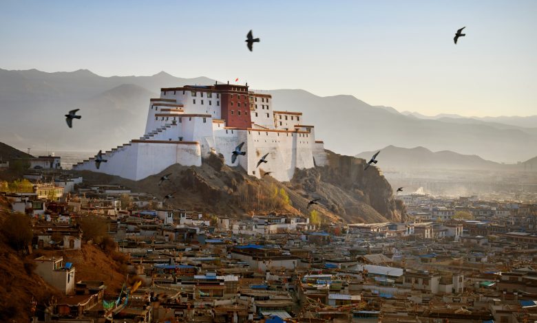 Imagem stock de Shigatse no Tibete antes do terremoto de 7 de janeiro.