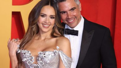 Jessica Alba e Cash Warren na festa do Oscar da Vanity Fair de 2024