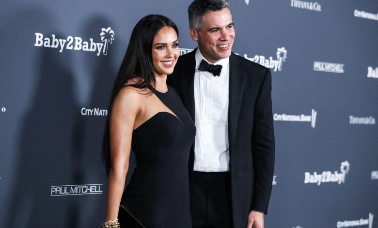 Jessica Alba, Cash Warren na gala de 10 anos da Baby2Baby 2021