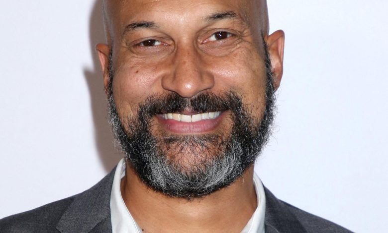 Keegan-Michael Key na gala de 2024 'A Funny Thing Happened on the Way to Cure Parkinson's' beneficiando a Fundação Michael J. Fox