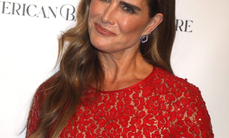 Brooke Shields sorrindo