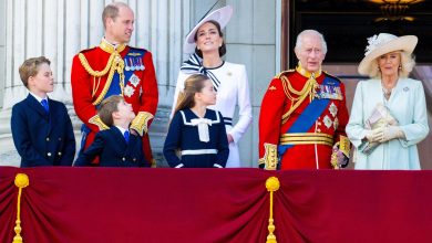 Príncipe William de Gales, Catarina Princesa de Gales, Príncipe George, Princesa Charlotte, Príncipe Louis durante aparição na varanda do Palácio de Buckingham para assistir ao sobrevoo durante a cerimônia Trooping the Color 2024.