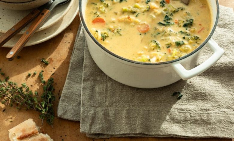 sopa de brócolis e cheddar