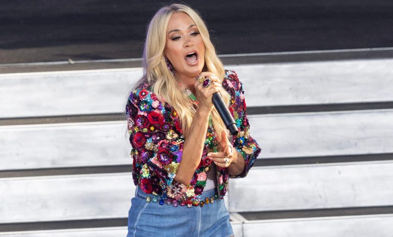 Carrie Underwood se apresentando em show