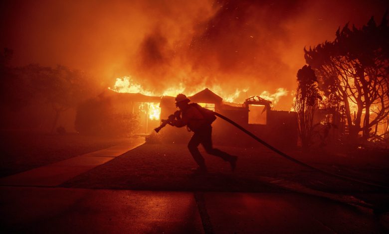 "O que há de errado com eles": Trump critica autoridades por causa do incêndio em Los Angeles