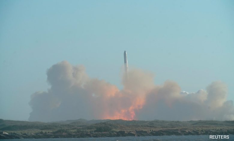 A nave estelar da SpaceX se desintegra no espaço após o lançamento e força o desvio dos voos