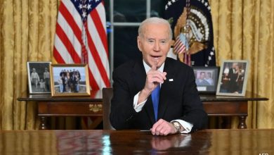 “Americanos sendo enterrados sob a desinformação”: as principais citações de Biden