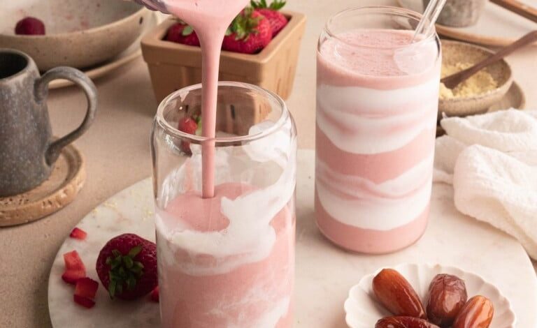 copycat erewhon strawberry probiotic smoothie