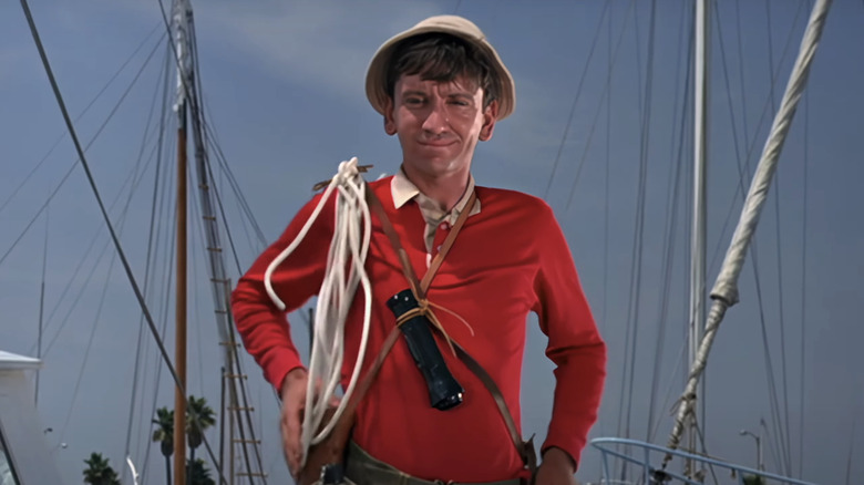 Giilligan de Bob Denver está em uma marina na sequência de abertura de Gilligan's Island