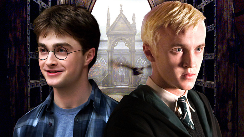 Harry e Draco com Hogwarts ao fundo na franquia Harry Potter