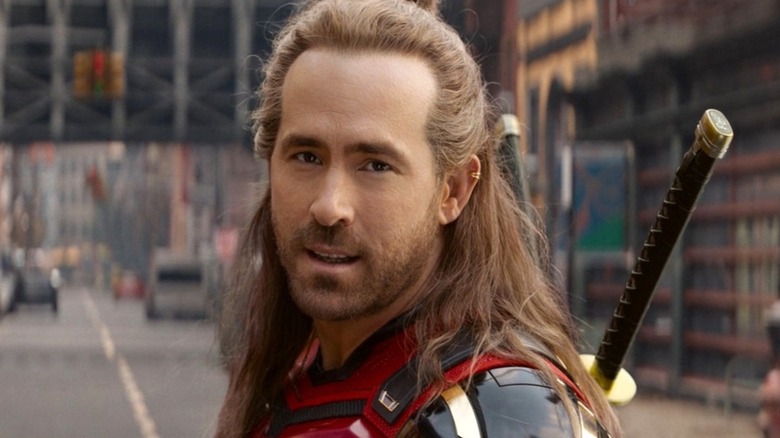 Nicepool de Ryan Reynolds com cabelo comprido em Deadpool e Wolverine