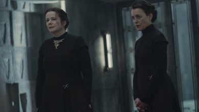 Emily Watson como Valya Harkonnen e Olivia Williams como Tula Harkonnen planejam em Dune Prophecy