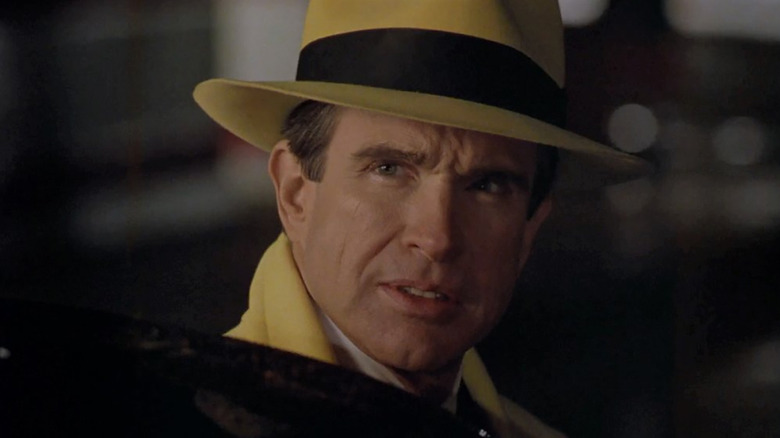 Warren Beatty fica elegante em amarelo como Dick Tracy