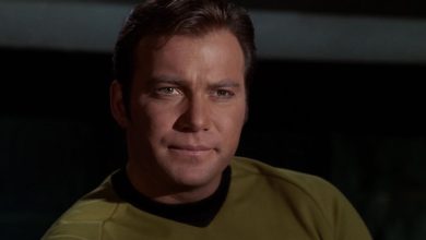 Capitão Kirk, parecendo pensativo em Star Trek