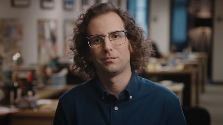 Kyle Mooney dá uma entrevista no Saturday Night LIve