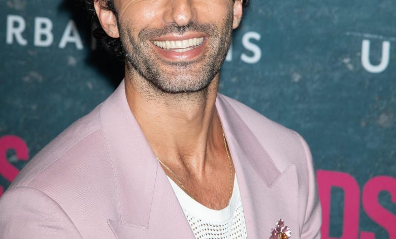 Justin Baldoni e rumores de problemas entre Justin Baldoni e Blake Lively Swirl já que ele não posa com Blake em