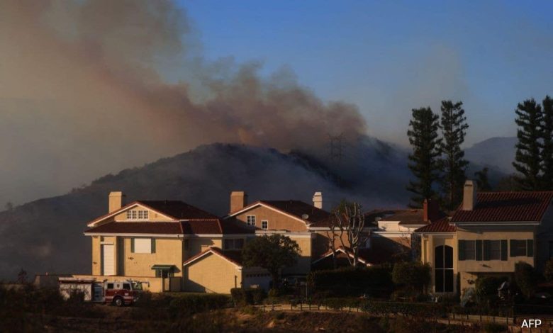 Moradores de Los Angeles foram solicitados a ficar em casa para evitar fumaça tóxica de incêndio florestal