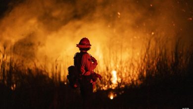 Os evacuados dos bombeiros de Los Angeles disseram que não teriam retorno por pelo menos uma semana