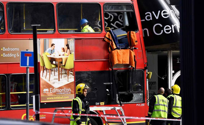 Menino de 14 anos morto a facadas em ônibus de Londres