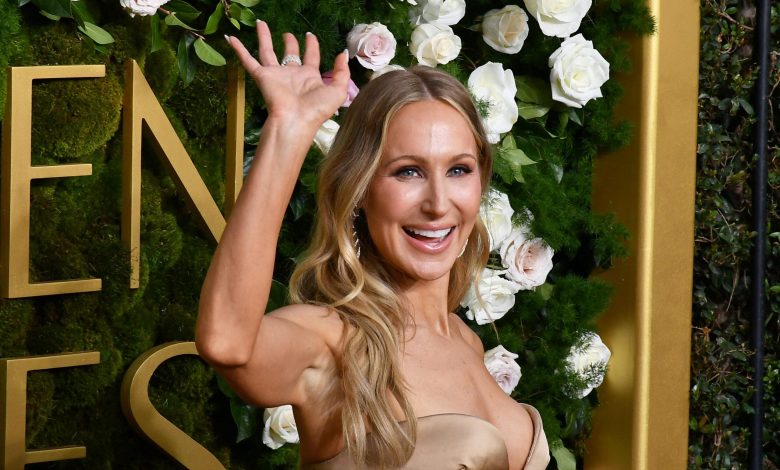 Nikki Glaser na 82ª edição do Globo de Ouro Anual