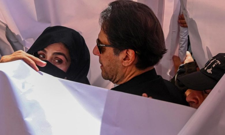 Veredicto no caso Al-Qadir contra Imran Khan e sua esposa adiada pela terceira vez