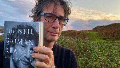 O autor Neil Gaiman estuprou a babá de seu filho na piscina ao ar livre: relatório