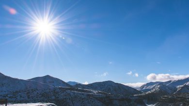 Os cientistas finalmente sabem por que o Sol ficou misteriosamente azul há quase 200 anos