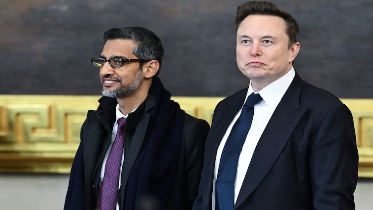 Os bilionários da tecnologia Sundar Pichai e Elon Musk conversam na posse de Trump