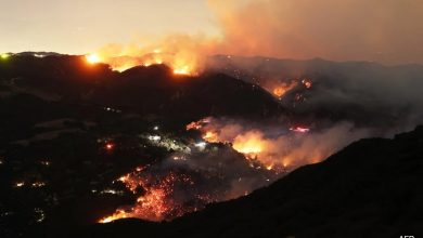 Incêndios florestais em Los Angeles: Guarda Nacional dos EUA chamada, sobreviventes pesquisam destroços