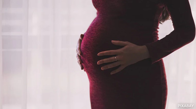 Mulher chinesa descobre que está grávida e dá à luz 4 horas depois