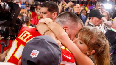 Taylor Swift e Travis Kelce comemoram o Super Bowl dos Chiefs